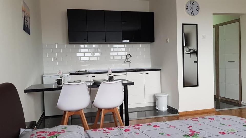 Central View Apartment Скопье Экстерьер фото